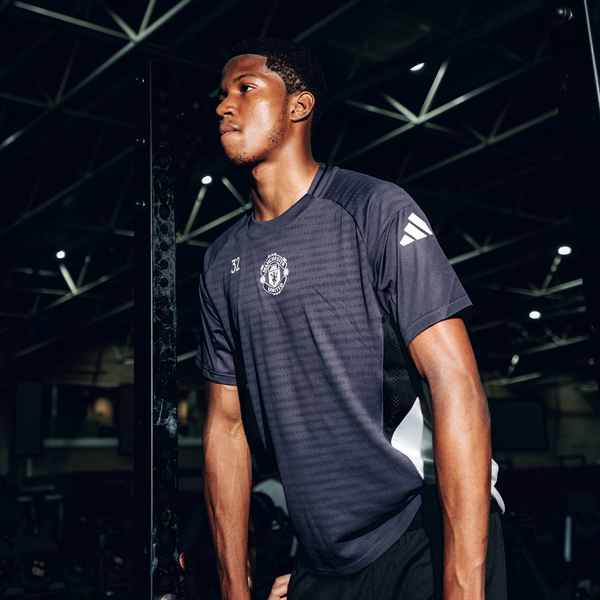 young-pair-handed-new-numbers