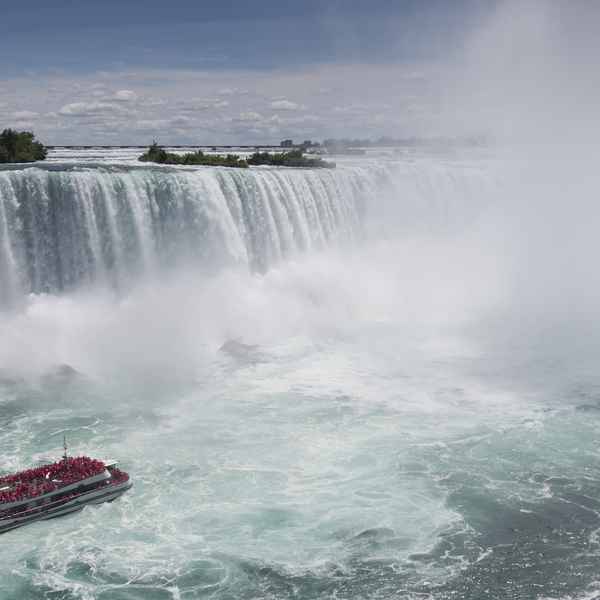 united-to-illuminate-niagara-falls-in-pre-season-spectacular