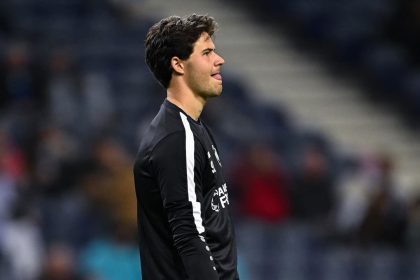 exciting-young-keeper-snubs-euro-giants-as-united-move-gathers-pace,-bid-expected-–-report