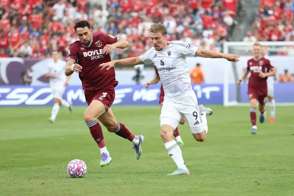 exclusive:-man-united-told-72m-player-is-“looking-really-good”-and-could-be-a-star-for-amorim-this-year