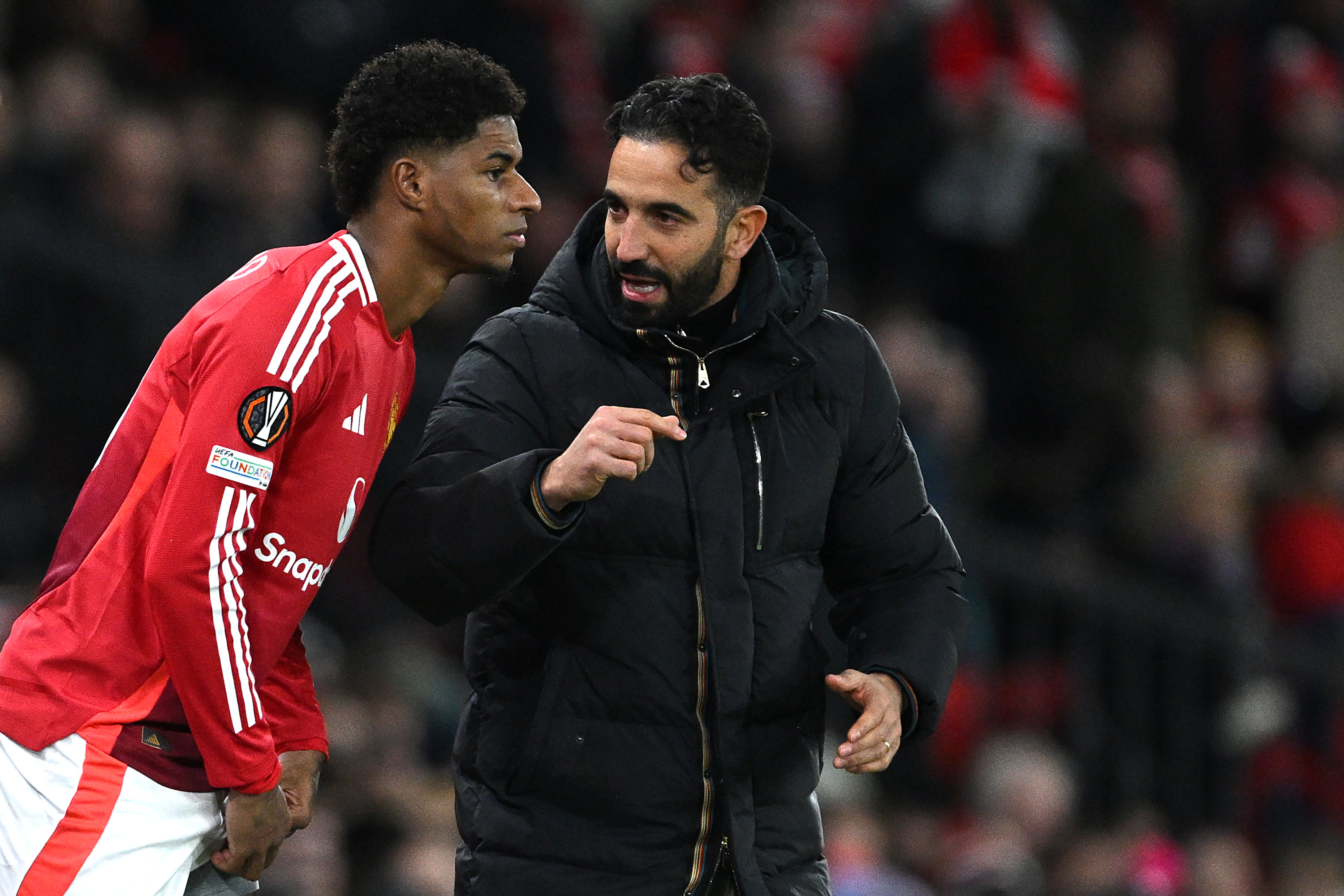 Ruben Amorim giving instructions to Marcus Rashford