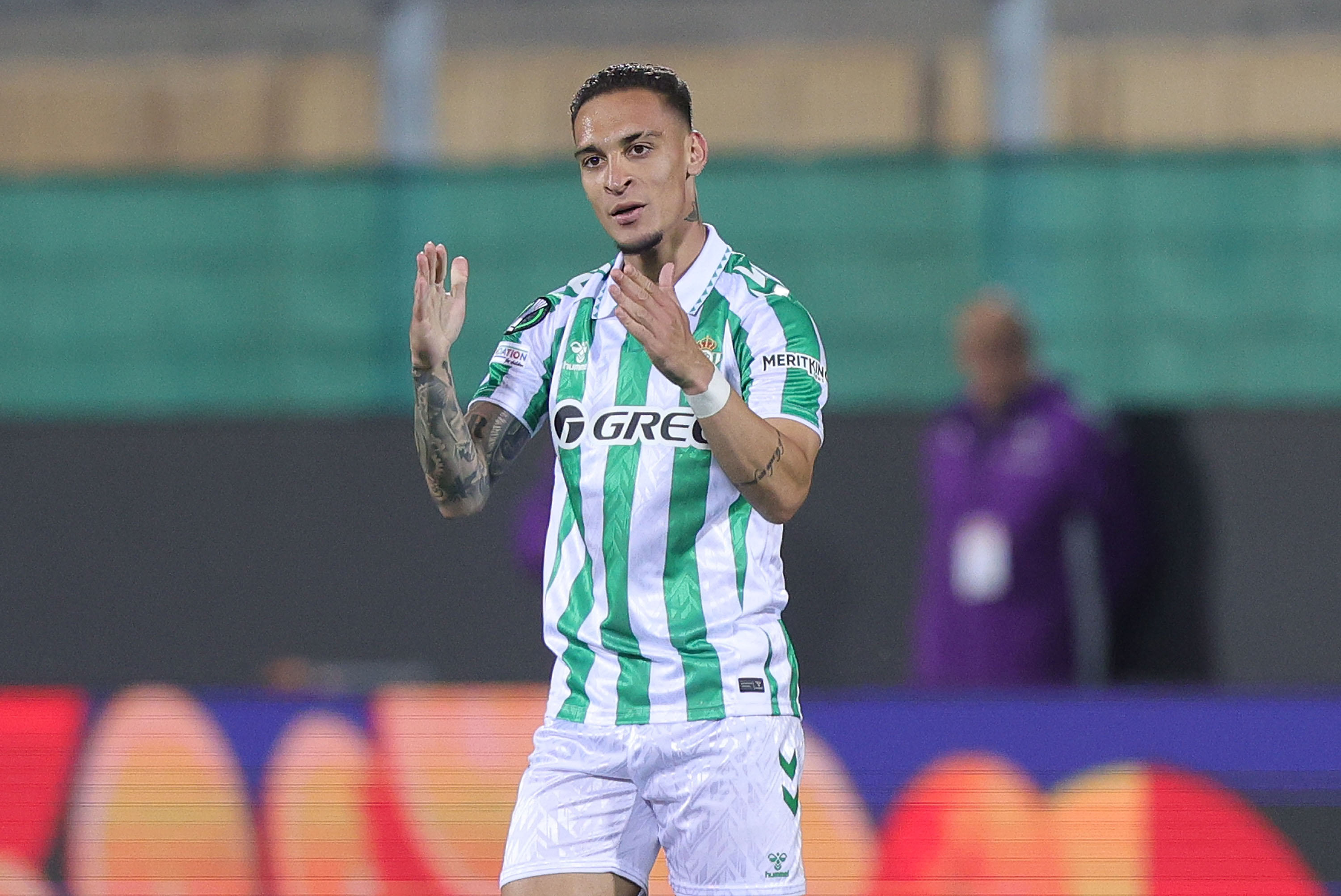 Antony in action for Real Betis
