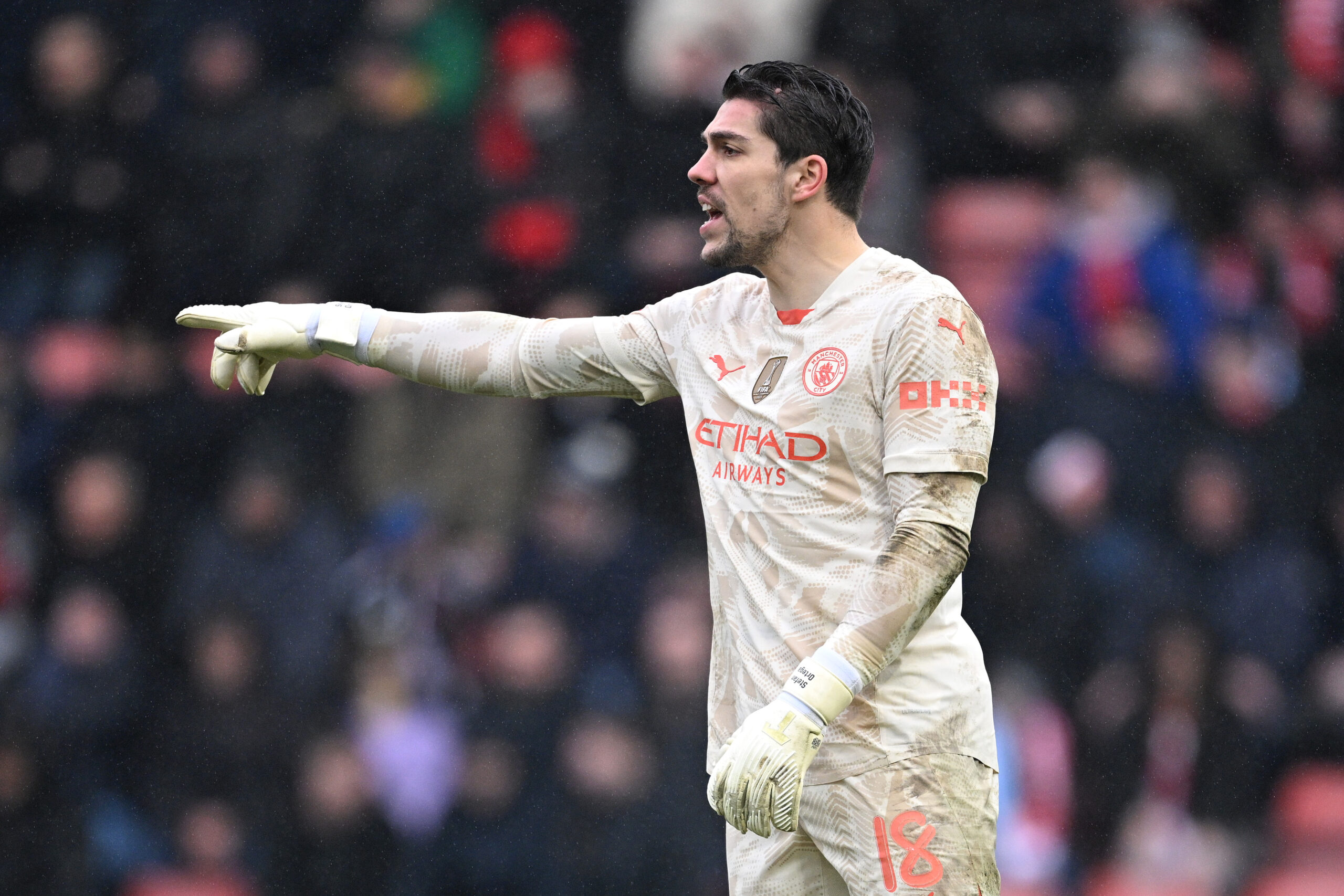man-utd-make-surprise-move-with-90,000-a-week-star-willing-to-secure ot-move-–-report