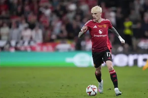 exclusive:-ferguson’s-former-assistant-backs-40m-sale-of-man-united-star-to-chelsea