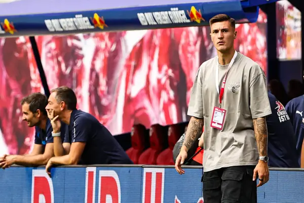 man-united-are-‘ready-to-raid’-portugal-for-2-strikers-if-sesko-deal-falls-through