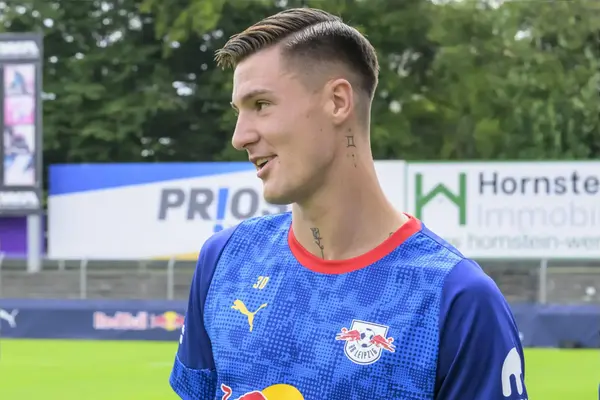 we-asked-ai-to-predict-benjamin-sesko’s-first-season-if-man-united-sign-him-–-the-results-are-stunning! we-asked-ai-to-predict-benjamin-sesko’s-first-season-if-man-united-sign-him-–-the-results-are-stunning!