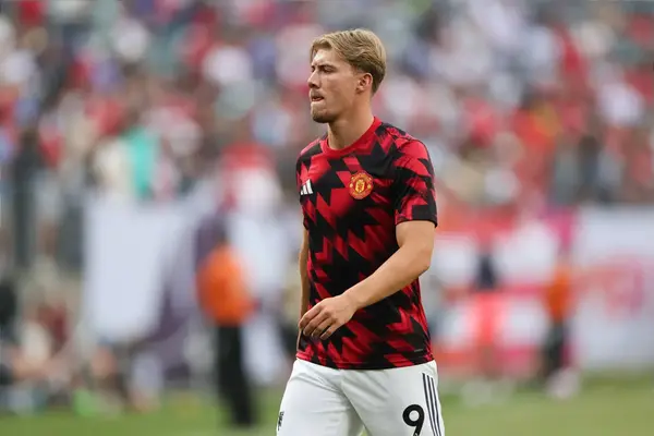 fabrizio-romano-claims-man-united-have-issued-9.6m-transfer-demand