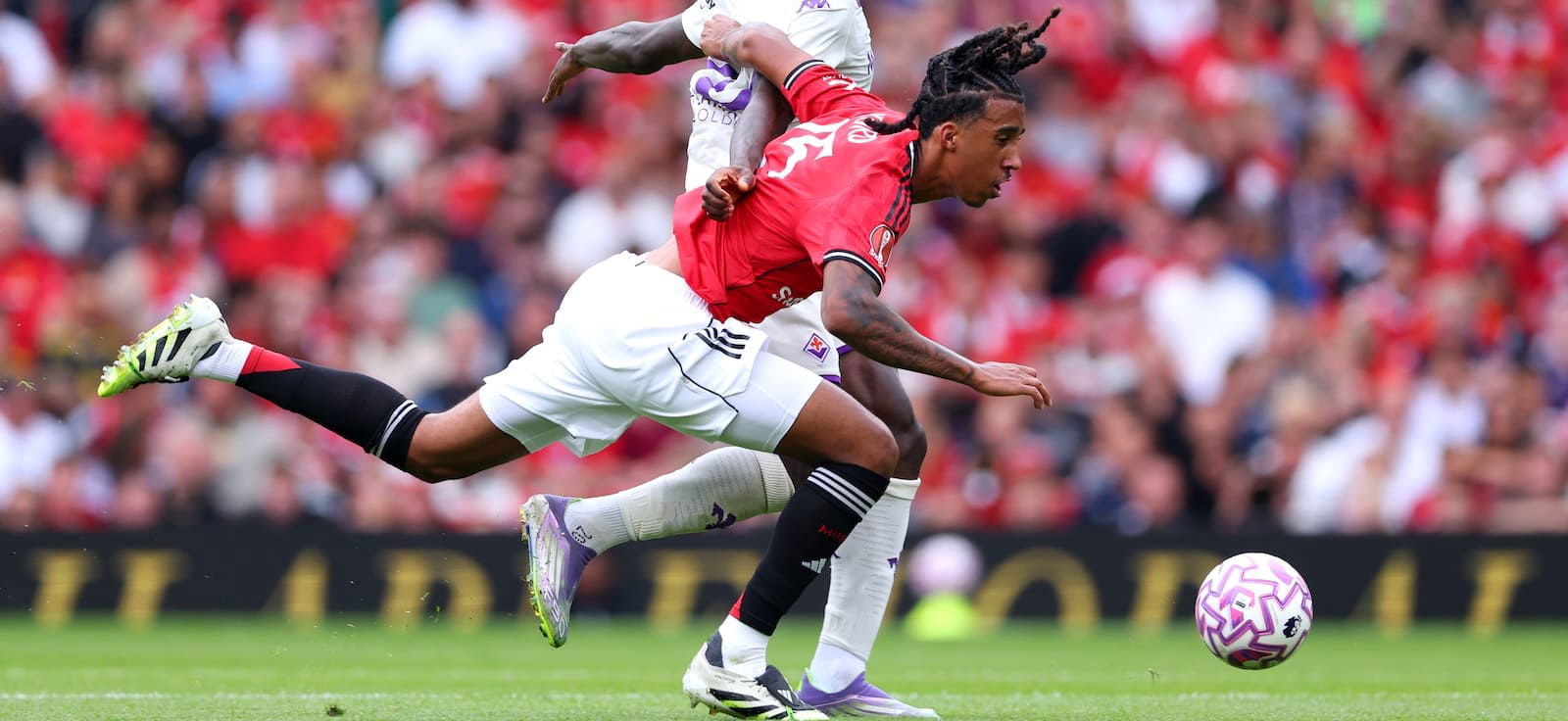 100%-tackles-won,-100%-shots-on-target,-7-duels-won:-united-star-lays-down-marker-with-masterclass-vs.-fiorentina
