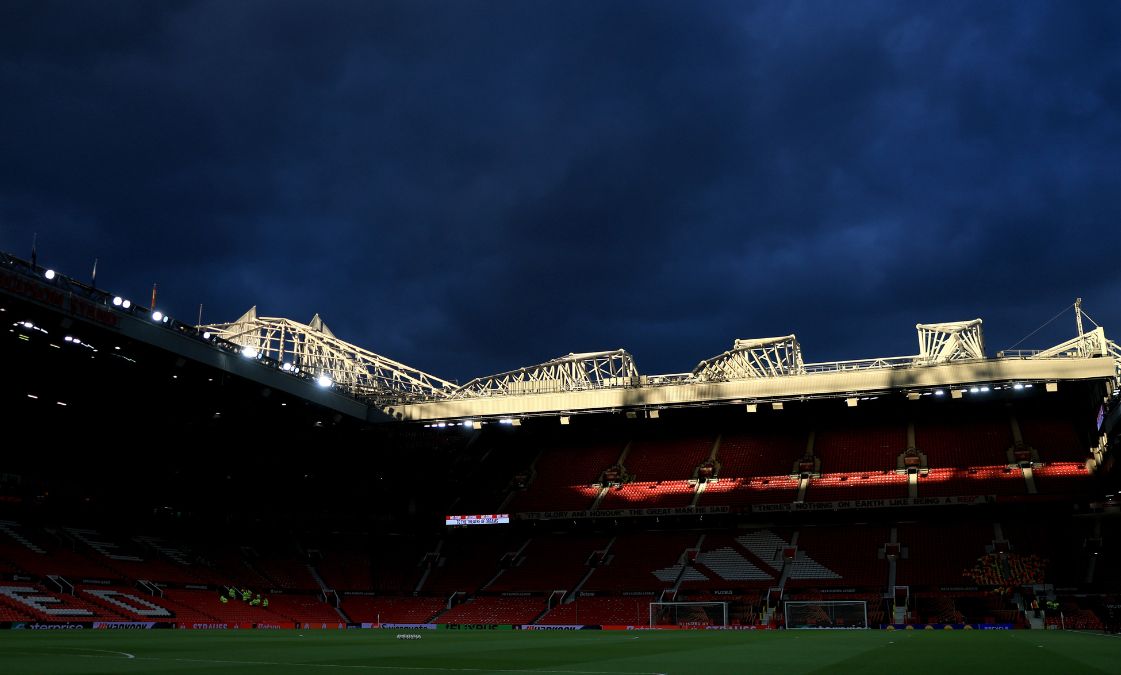 breaking:-blow-for-man-united-as-‘unplayable’-midfielder-stretchered-off-the-pitch