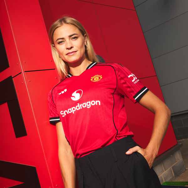 transfer-news:-united-women-sign-rolfo