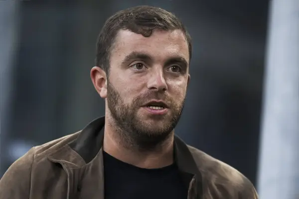 ‘every-club-regrets-signing-him’-‘hard-pass’-fans-react-as-romano-reveals-man-united-will-be-offered-midfielder ‘every-club-regrets-signing-him’-‘hard-pass’-fans-react-as-romano-reveals-man-united-will-be-offered-midfielder