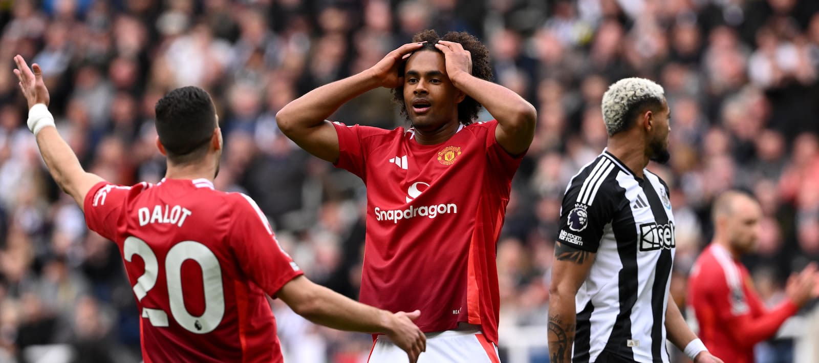 united-“not-ruling-out”-a-late-exit-for-unused-substitute-vs-fulham,-two-clubs-ready-to-pounce-–-report