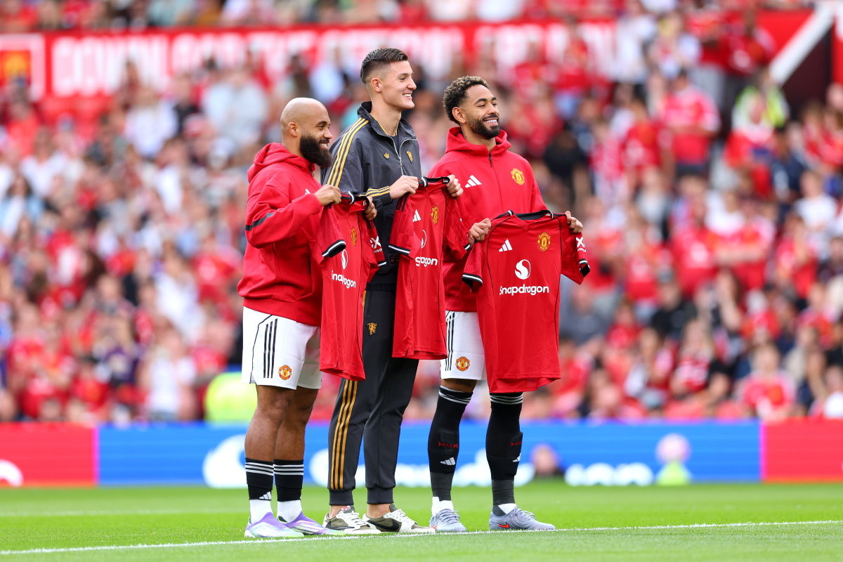 Man United’s summer signings, Bryan Mbeumo, Benjamin Sesko and Matheus Cunha, are unveiled to fans at Old Trafford before kick-off.