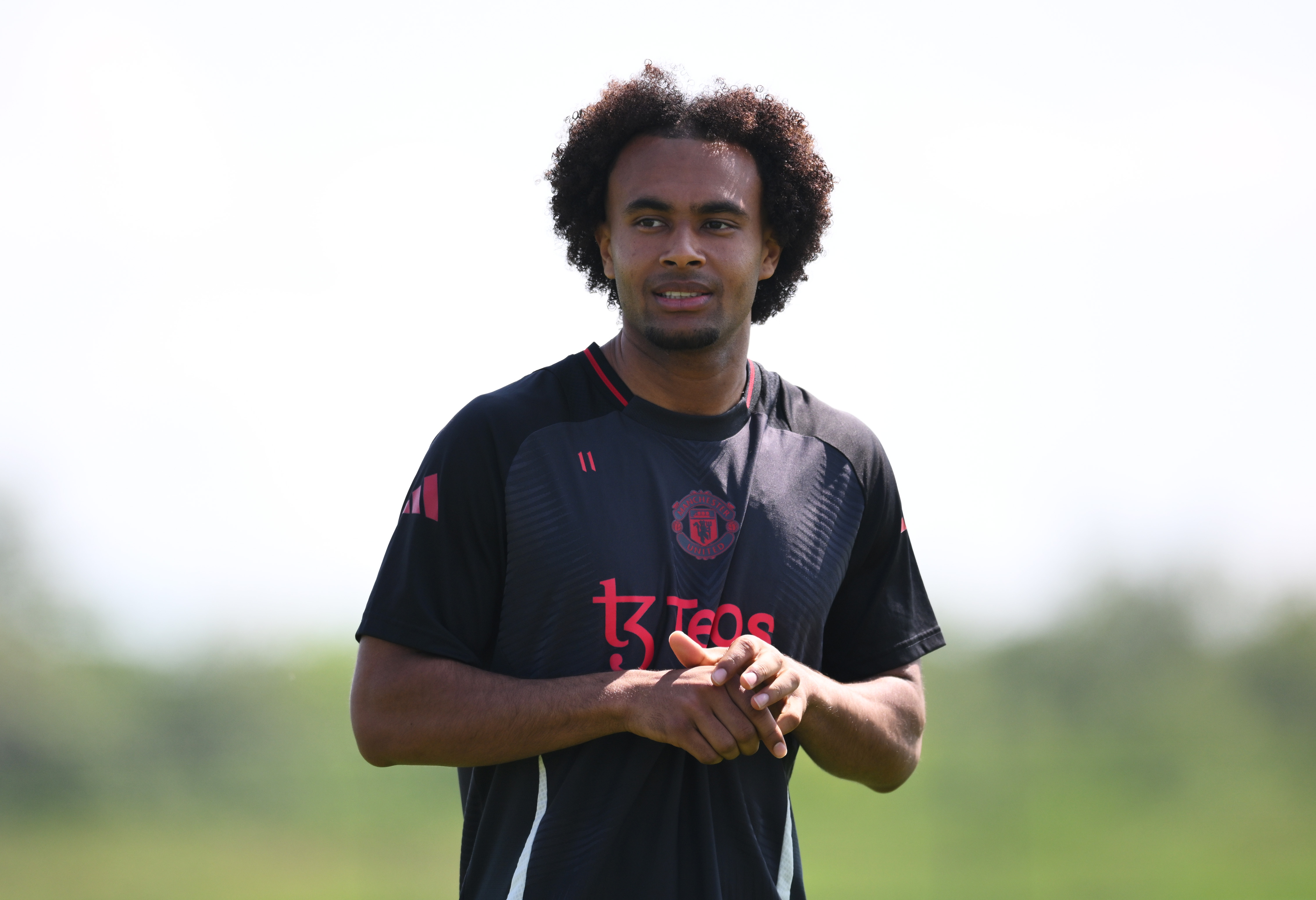 Joshua Zirkzee trains at Carrington for Man United.