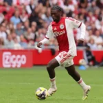 report:-man-united-among-6-premier-league-clubs-‘battling’-for-kante/rice-‘hybrid’