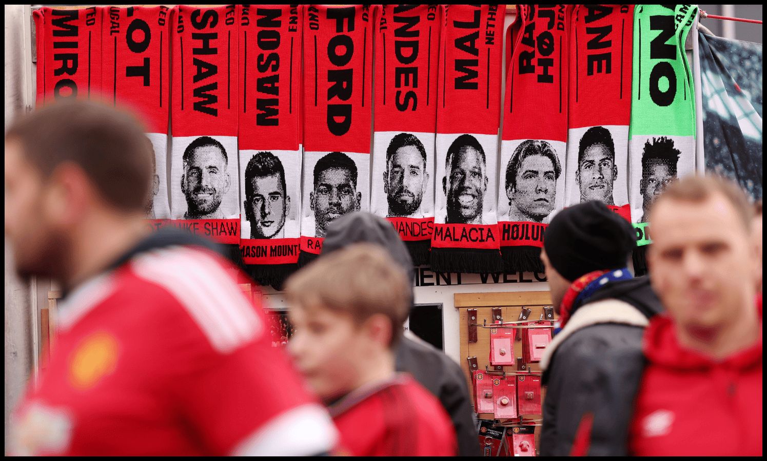 man-united-‘bomb-squad’-member-now-poised-to-make-unexpected-return,-fans-thought-he’d-played-his-last-game man-united-‘bomb-squad’-member-now-poised-to-make-unexpected-return,-fans-thought-he’d-played-his-last-game