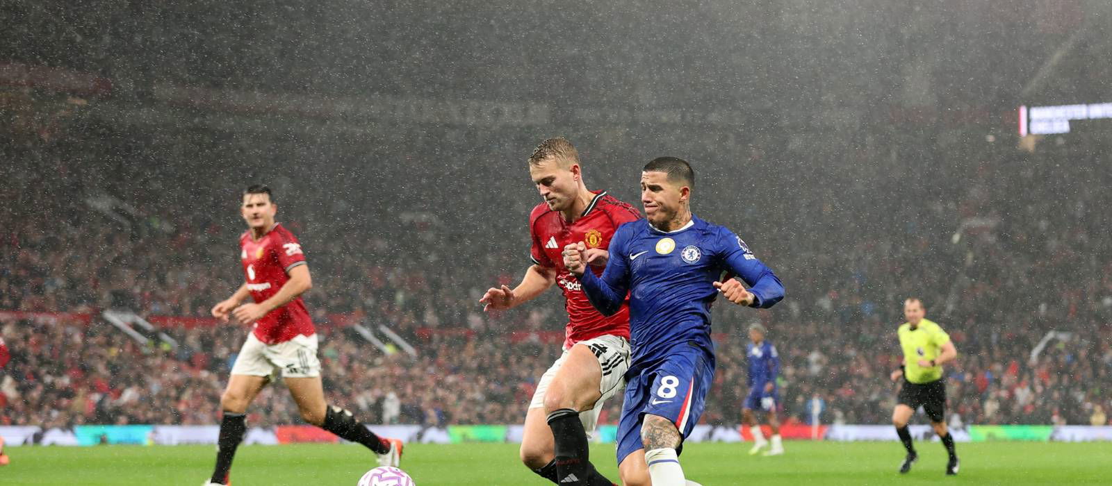 five-successful-duels,-four-clearances,-two-tackles:-united-defender-was-a-monster-as-he-rewarded-amorim’s-gamble-in-2-1-win