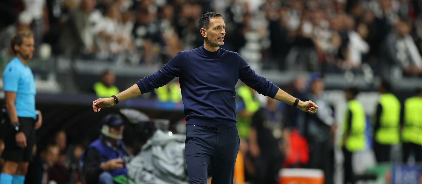 “would-definitely-be…”:-more-pressure-mounts-on-amorim-as-bundesliga-coach-pleads-his-case-for-united-role