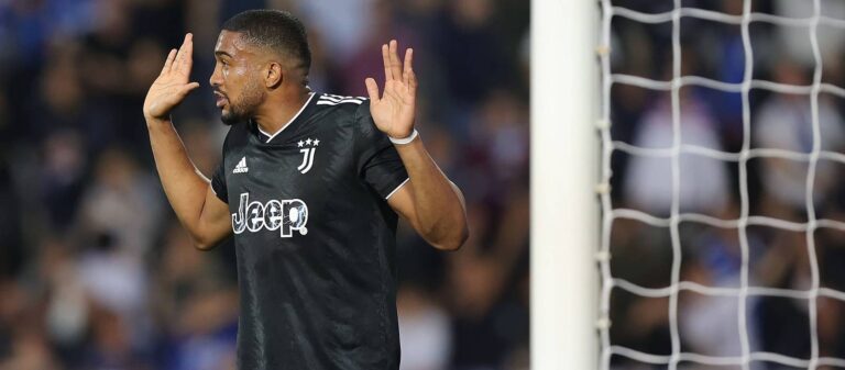 United gain major breakthrough in bid to snap up in-demand defensive colossus – report