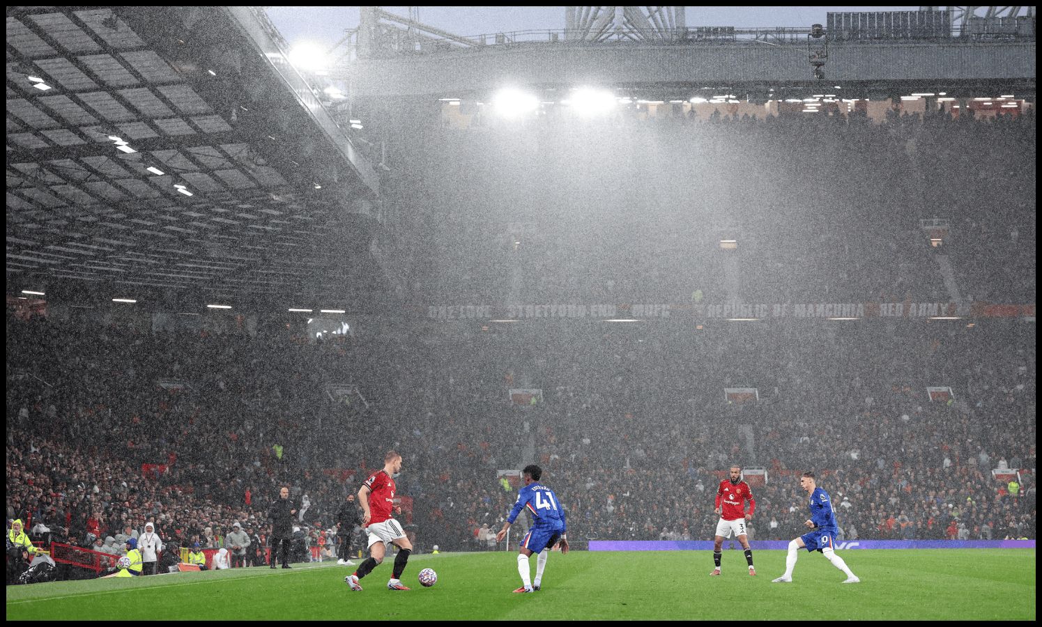 united-star-who’s-started-every-pl-game-so-far-‘could-leave’-in-2026,-‘amorim-is-pushing’-for-his-replacement
