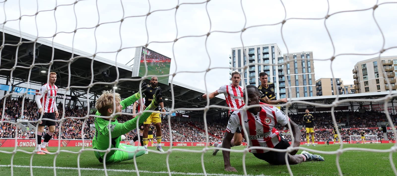 6-shots,-1-key-pass,-1-goal:-new-united-signing-found-his-attacking-flair-despite-3-1-loss-to-brentford