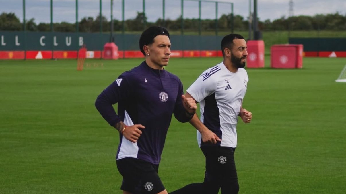 Lisandro Martinez trains at Carrington.