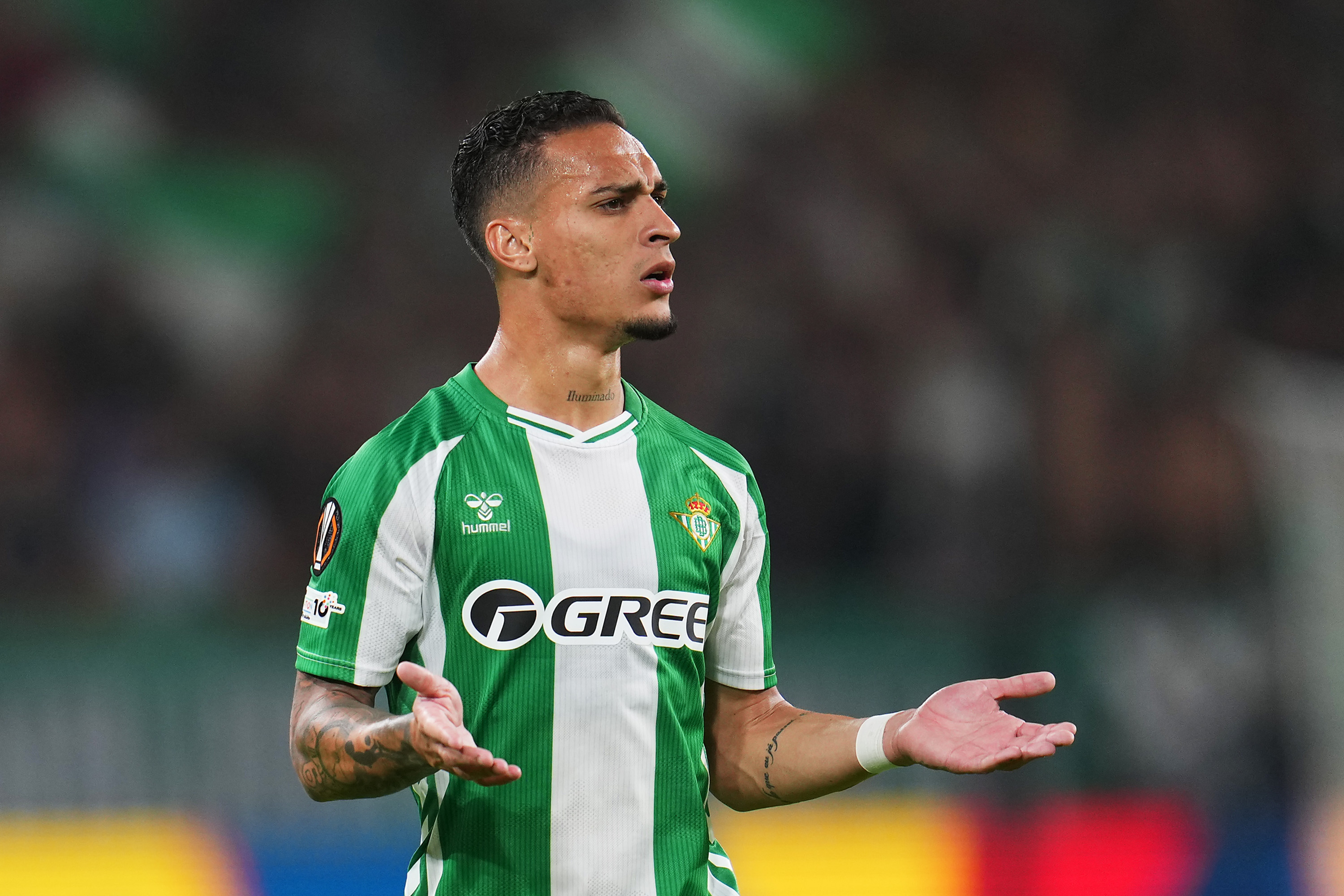 Antony in action for Real Betis.
