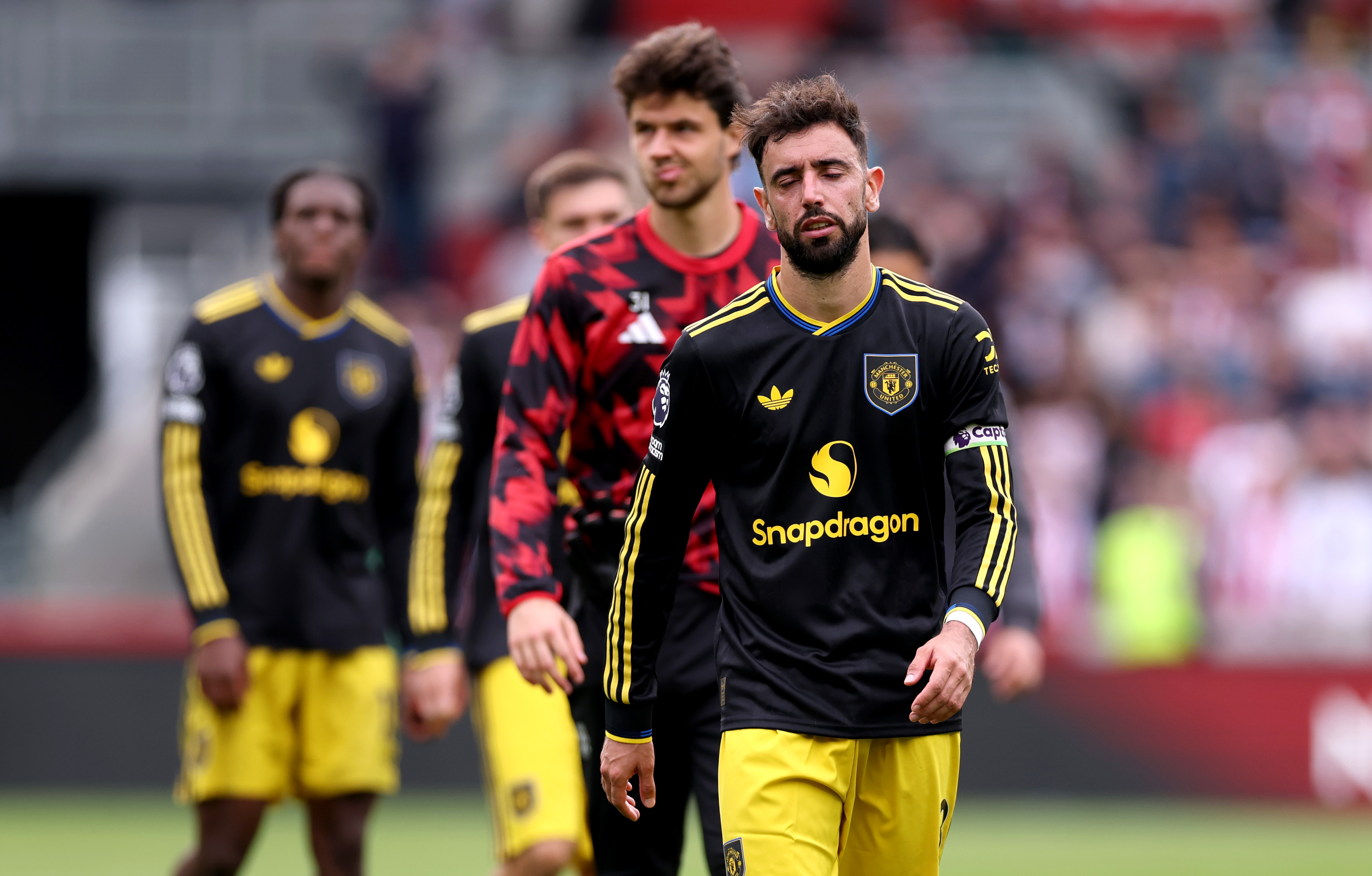 Bruno Fernandes looks despondent after Man United lose to Brentford.