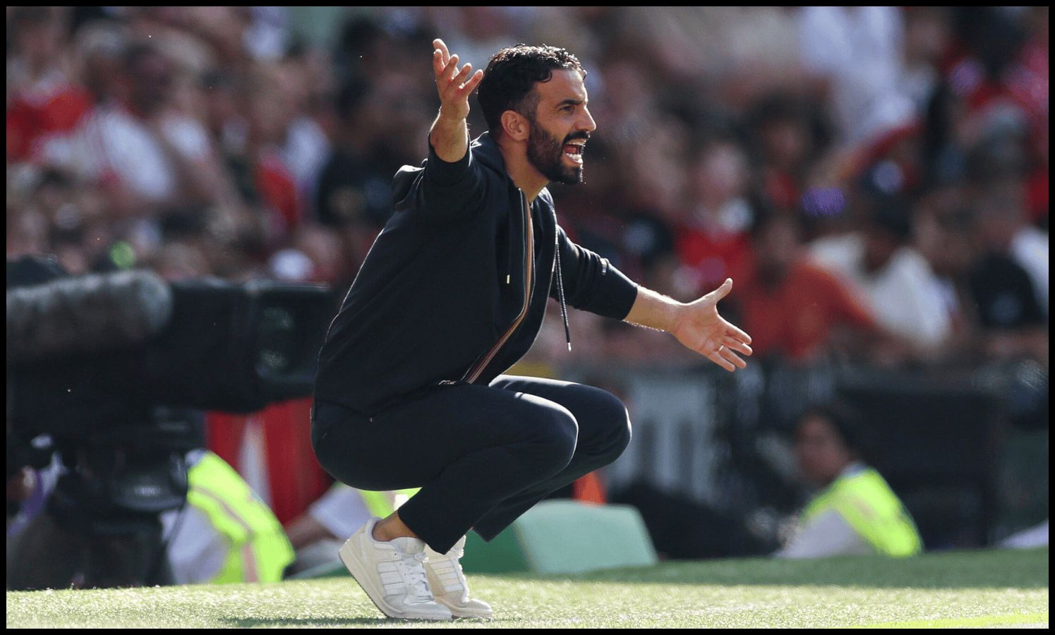 Ruben Amorim reacts from the touchline as Man United face Arsenal.