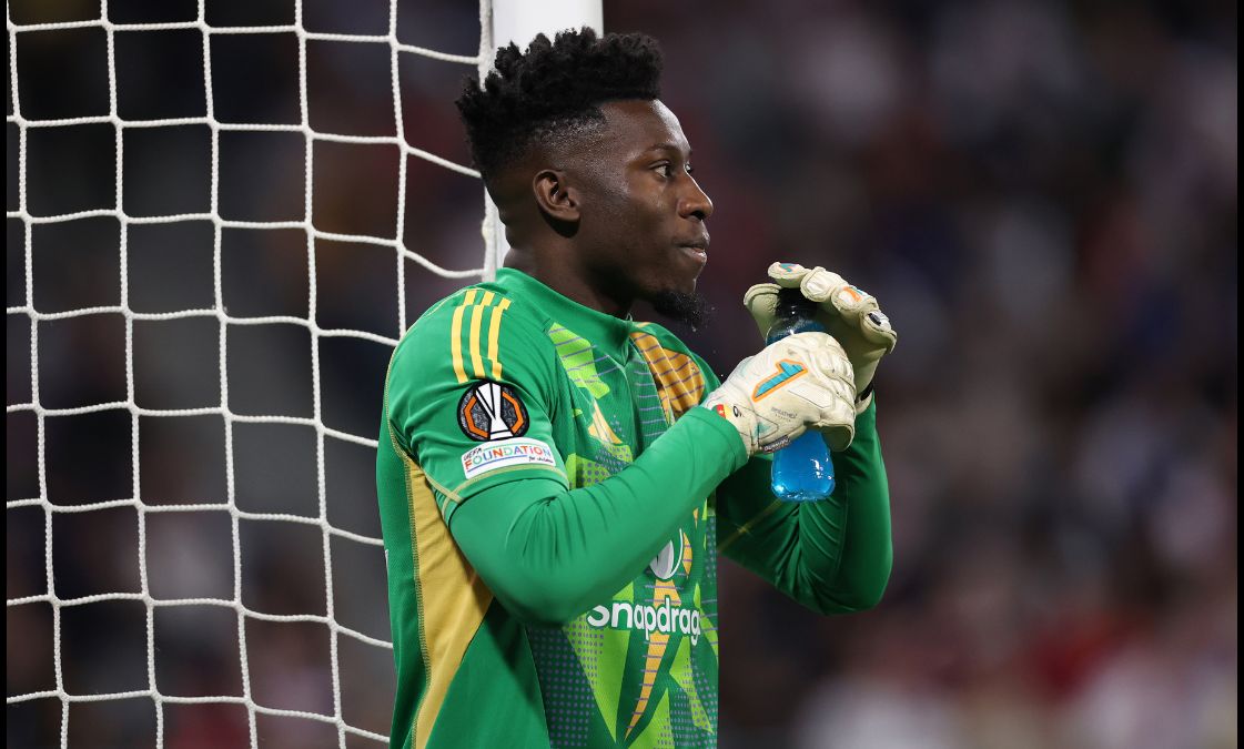 Andre Onana drinking water during Man United contest