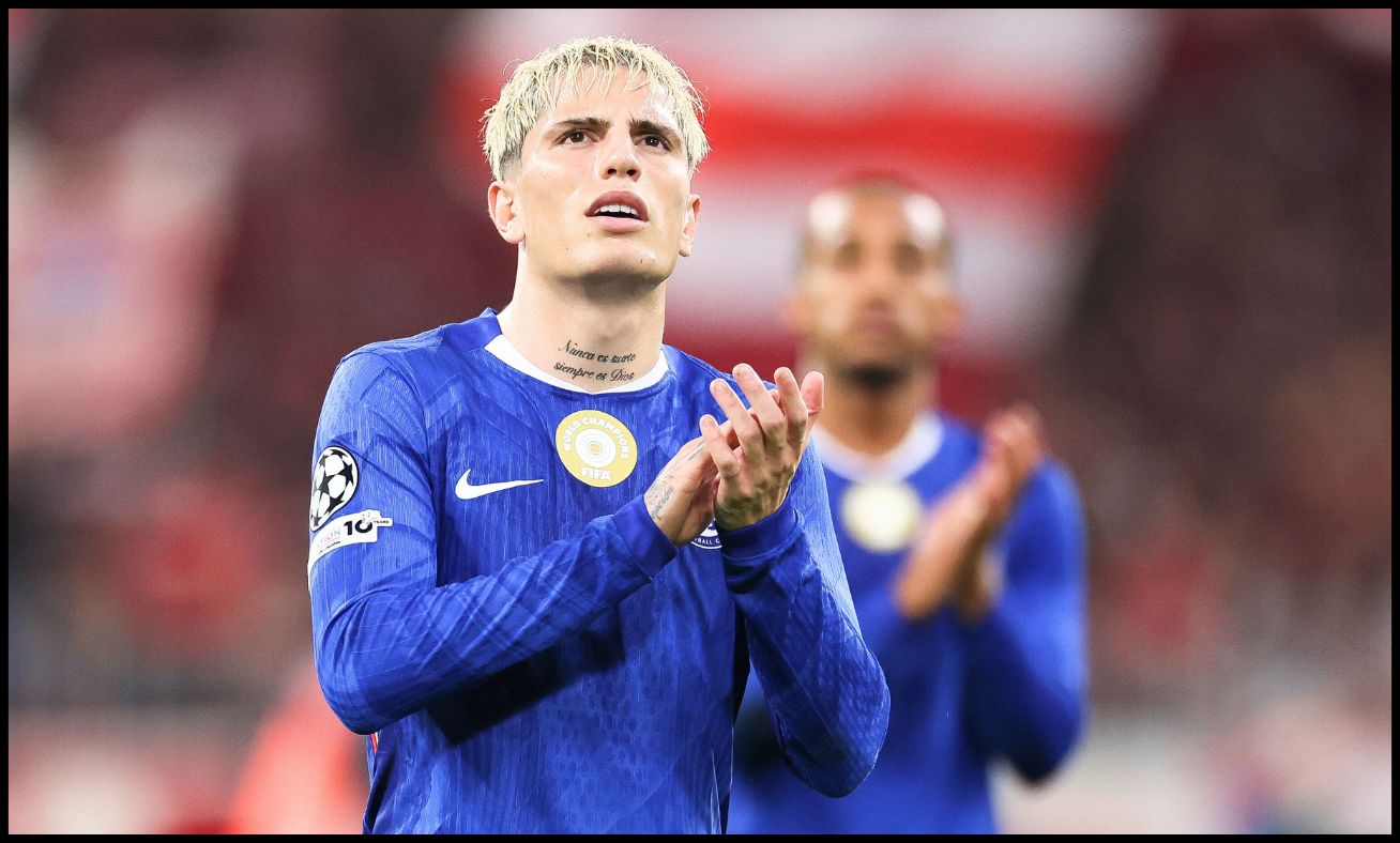 Alejandro Garnacho applauding Chelsea fans