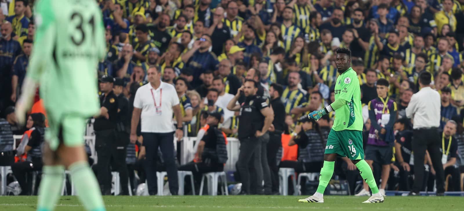 video:-7-saves,-1-clean-sheet:-united-loanee-roars-back-into-form-with-commanding-display