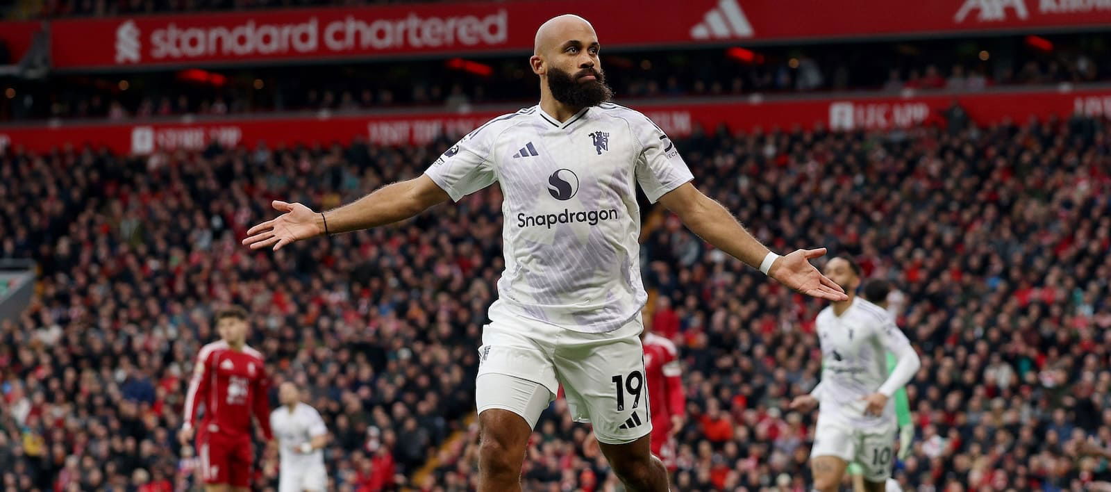video:-“scoring-and-seeing-them-all-quiet”:-summer-signing-pokes-fun-at-anfield-atmosphere,-united-fans-will-be-loving-this
