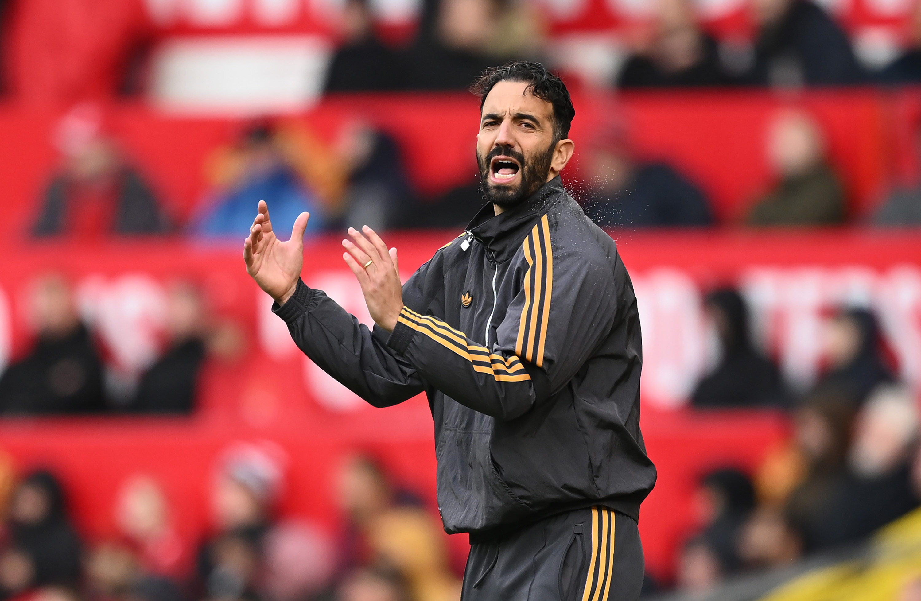Ruben Amorim shouts from the touchline as Man United play Sunderland.