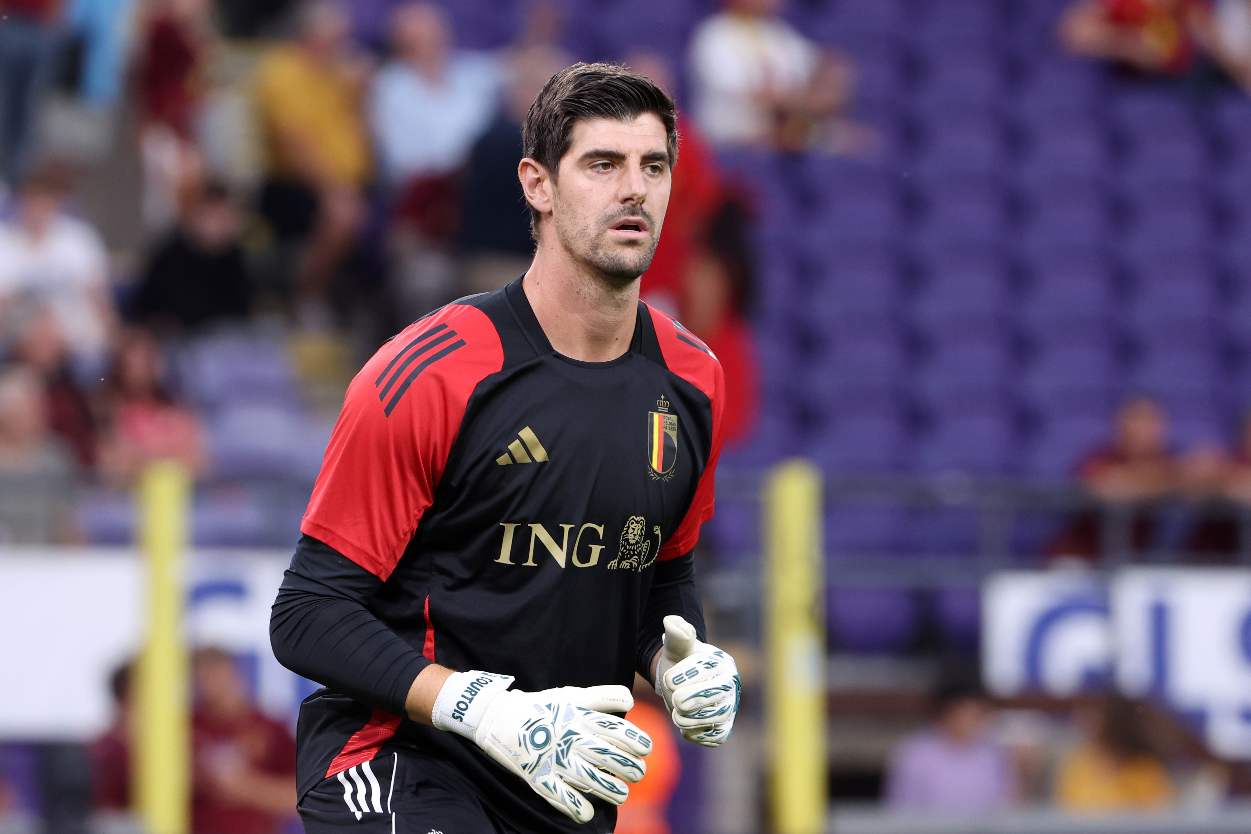 Thibau Courtois warms up for Belgium.