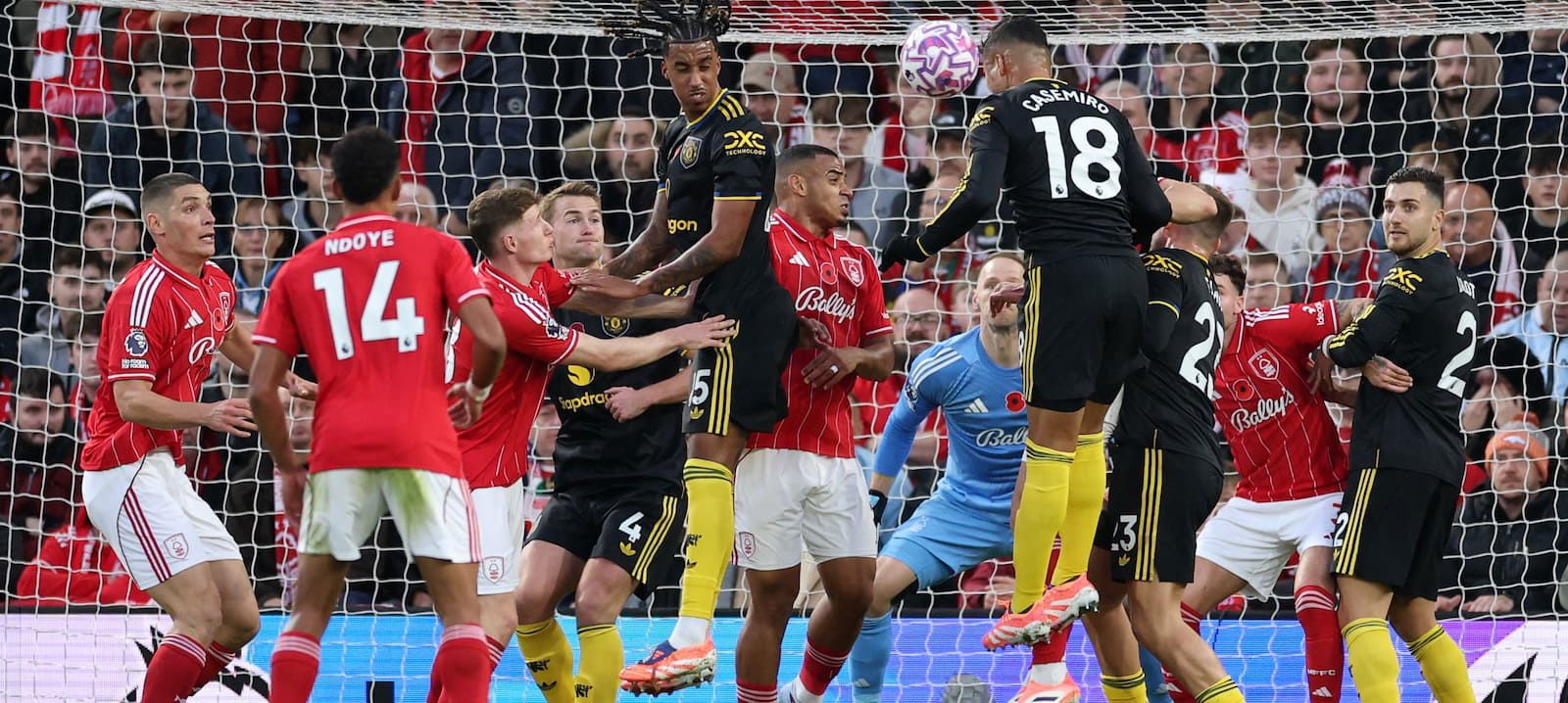 a-lucky-escape:-united-fight-back-to-secure-a-point-in-nerve-racking-2-2-draw-with-nottingham-forest