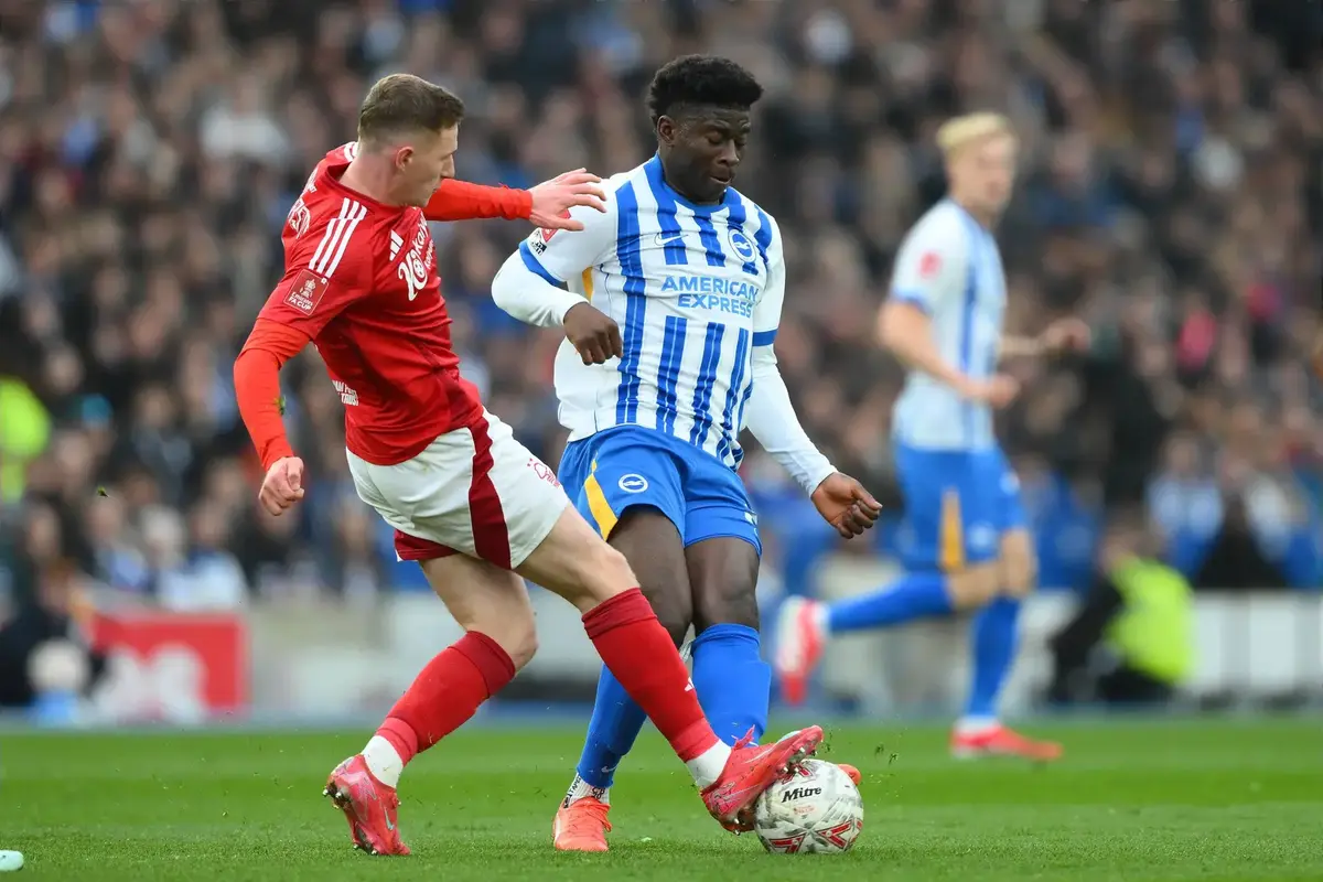 elliot-anderson-vs-carlos-baleba:-who-should-man-utd-sign-for-100m+?-we-take-a-look-at-the-numbers