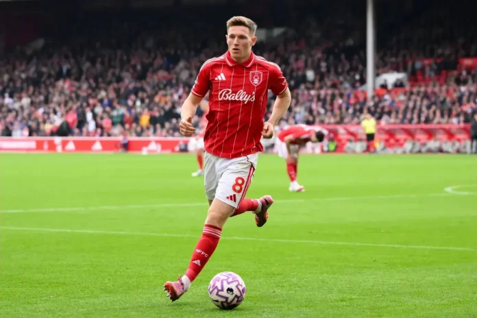 man-utd-told-that-key-transfer-target-is-available-for-“significantly-less”-than-reported-100m-valuation