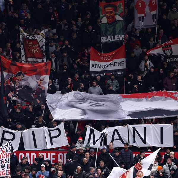 old-trafford-pays-tributes