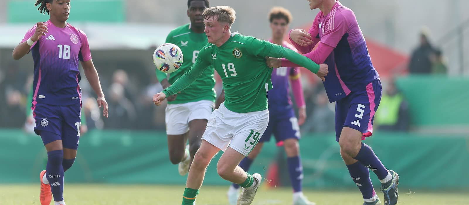 celtic-leading-the-race-for-red-hot-teenage-striker-also-wanted-by-united-–-report