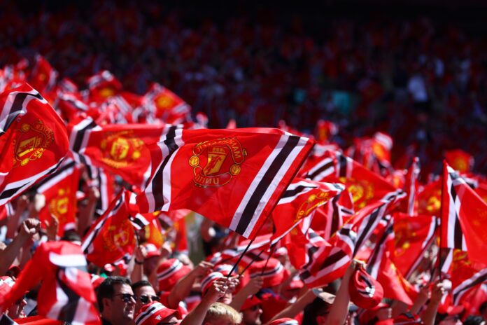 player-travelling-to-manchester,-top-journalist-claims-he-will-join-man-united