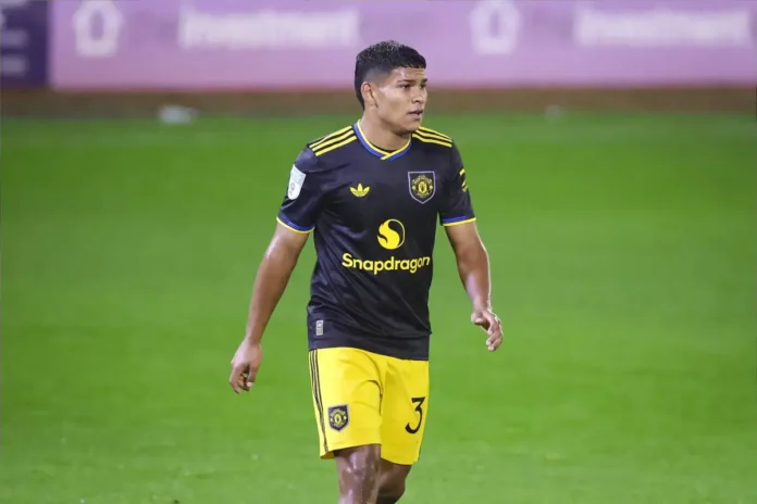 agent-makes-january-departure-claim-as-man-utd-summer-signing-is-linked-with-move-away-from-club