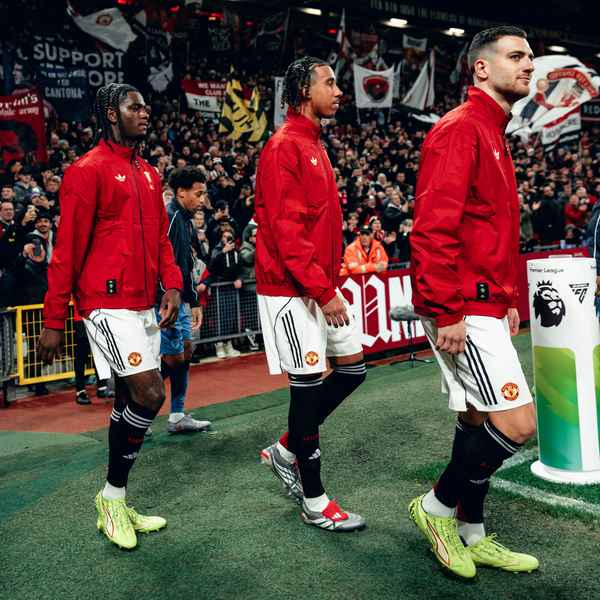 which-kit-are-united-wearing-at-villa?