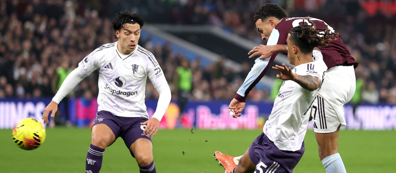 100%-aerial-duels,-5-final-third-passes,-3-recoveries:-united-star-poses-intriguing-dilemma-for-amorim-with-top-display-in-loss-to-villa