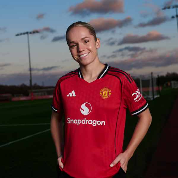 hanna-lundkvist-signs-for-manchester-united