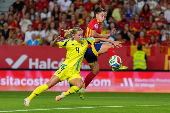 manchester-united-sign-swedish-international-full-back-lundkvist