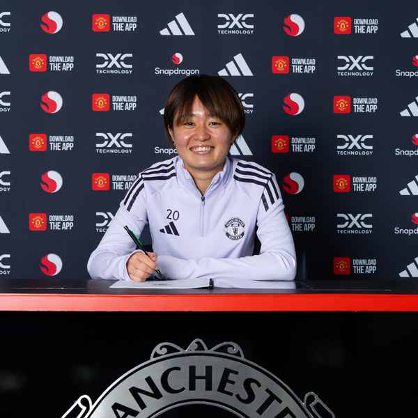 miyazawa-signs-new-united-women-contract