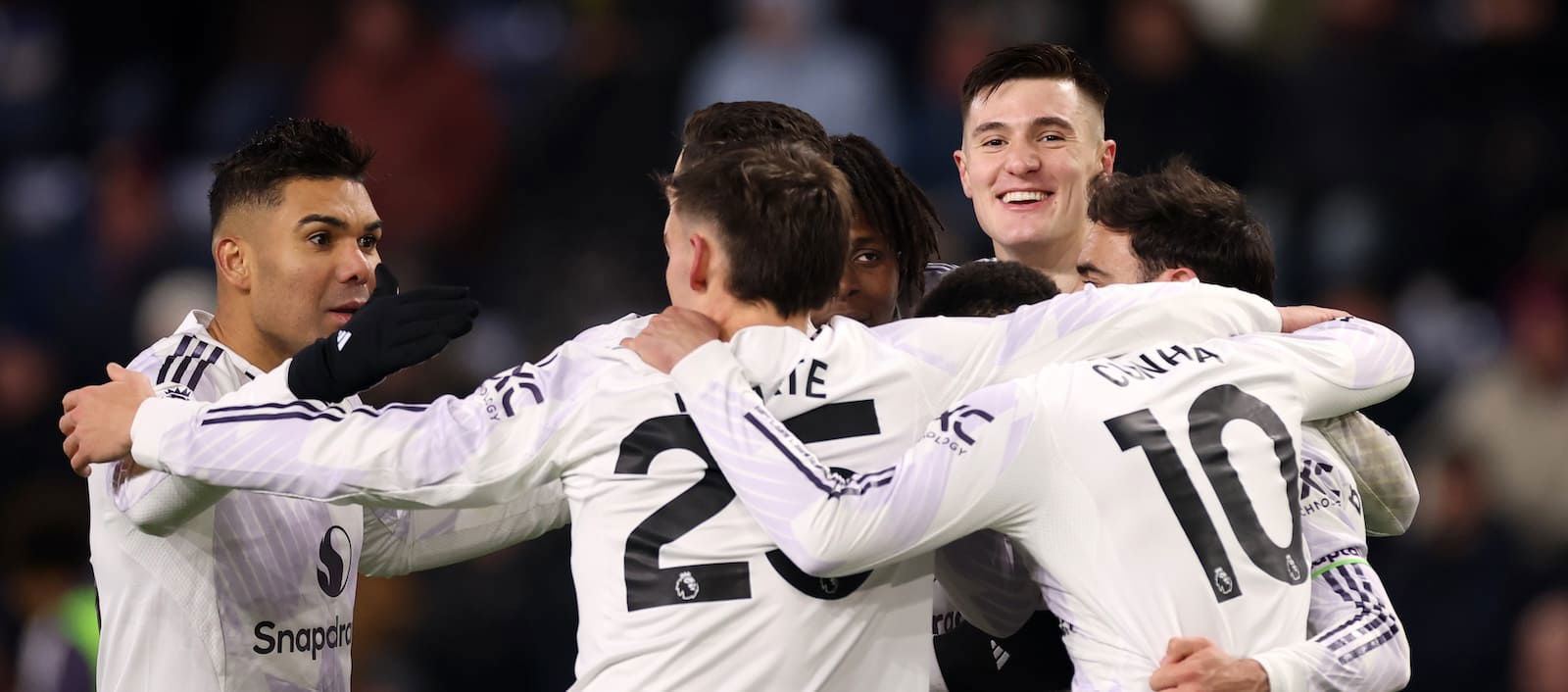 united-held-to-intense-2-2-draw-with-burnley-as-darren-fletcher-makes-managerial-debut
