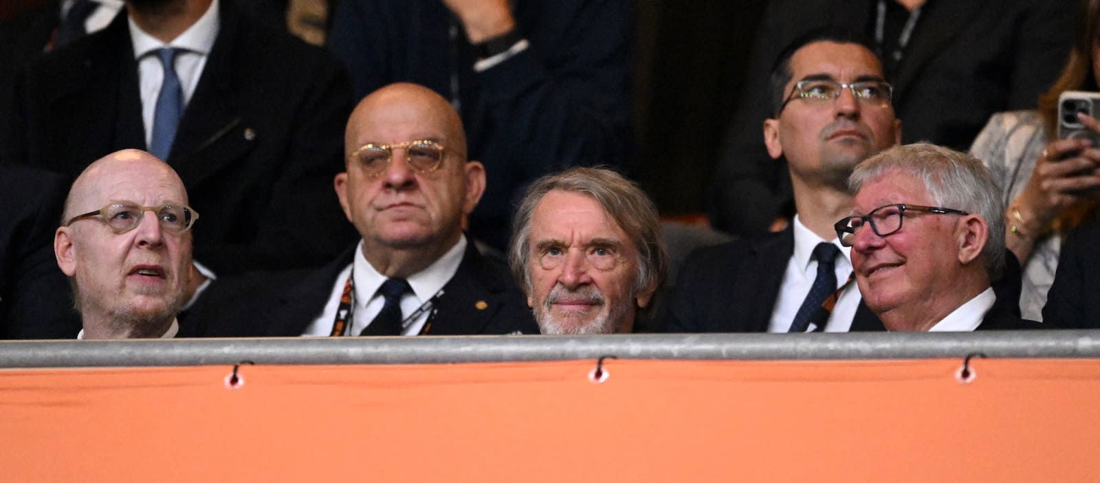 ratcliffe-flies-in-for-“face-to-face”-talks-with-the-glazers,-wilcox-set-to-be-grilled-–-the-athletic