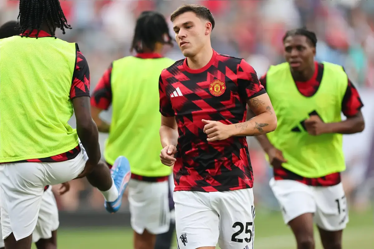 david-ornstein-names-2-man-united-players-who-are-set-to-stay-despite-exit-rumours